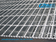 Serrated Bar Welded Grating | Anti Skidding Grating | 80μm galvanized coating | 32X5mm load bar | HeslyGrating China
