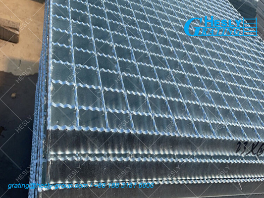 Serrated Bar Grating | 30X5mm beating bar @40mm pitch | 50 micron meter zinc layer | Hesly Grating, CHINA