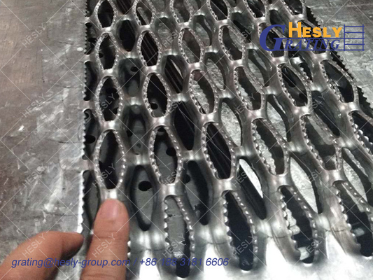 Grip Strut Safety Grating -Diamond Plank, 2.0mm thickness, 50mm height, 300X3000mm plank-HeslyGrating, China