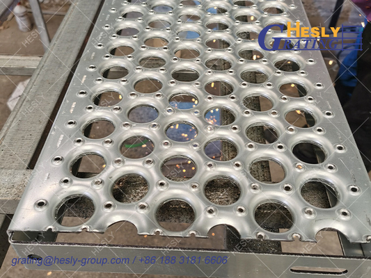 Perf-O Grip Strut Grating stairs, Width 300mmX1500mm, 2.0mm thickness, 50mm height, China HESLY Grating factory