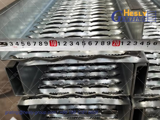 Galvanized Grip Strut Safety Grating, 12gauge thickness, 3" deep channel, 3000mm plank-HeslyGrating, China