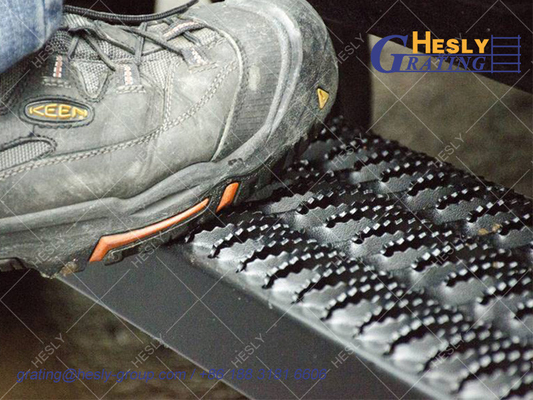 Galvanized Grip Strut Safety Grating, 12gauge thickness, 3" deep channel, 3000mm plank-HeslyGrating, China