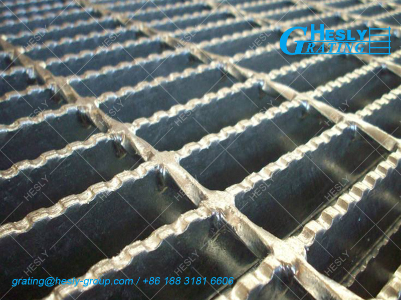 20mm pitch close mesh bar grating | heavy duty 100X10mm bearing bar | 80micron zinc layer - HeslyGratings China
