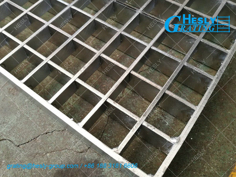 AISI304 Stainless Steel Pressure Locked Bar Grating | 50X50mm square hole | Polished Finish - HeslyGrating_China