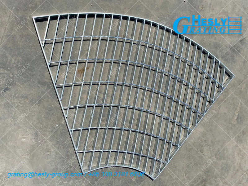 Sector Shape Welded Steel Bar Grating | 30X3mm bearing bar @30mm pitch | 6X6mm cross bar | 75μm zinc coating | China