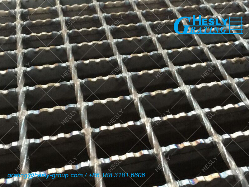 Serrated Bar Grating | Punched Serration Anti Skidding Surface | 32X5mm Load Bar | 30X100mm hole | China Factory Sales