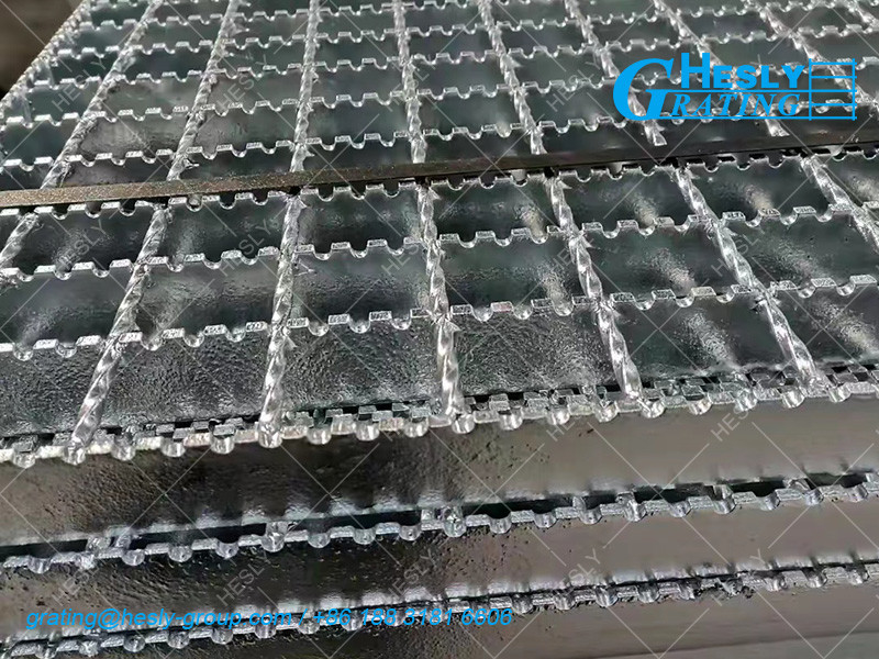 Punching Serrations Steel Bar Grating | 35X5mm beating bar @30mm pitch | 60 micron meter zinc layer | Hesly Grating