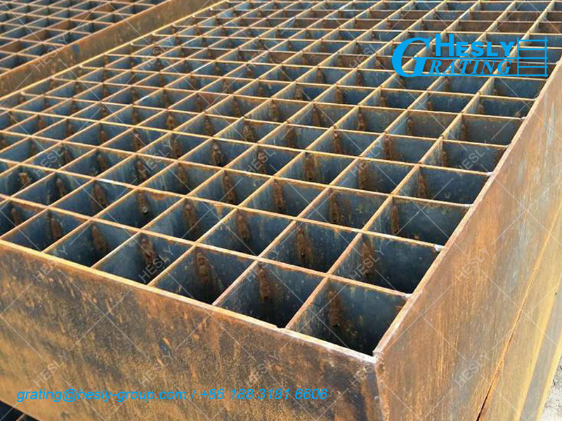 Flat Steel Grating Sheet | 100X5mm | 30X50mm mesh opening | 80micron Zn coating - Hesly Grating China
