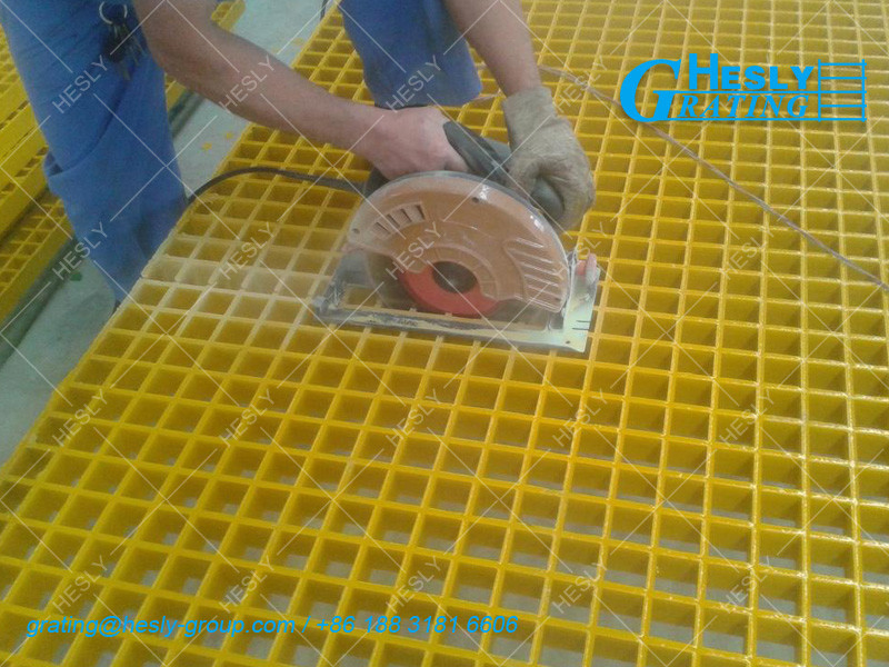 Moulded GRP Grating, 25mm height, 25X25mm square hole, 1X1m sheet, Gritted Surface, Chinese factory sales