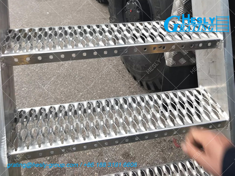 Non-Slip Safety Grip Grating Plank, Shark Mouth Grating walkway, Grey powder coated, China Grating Factory sales