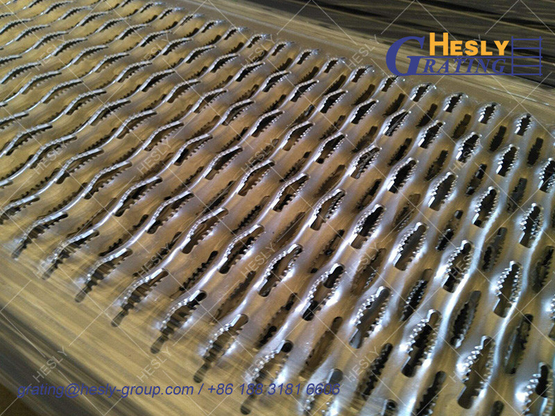 12gauge Grip Strut Safety Grating Walkway, Serrated surface that provides maximum slip protection, 3