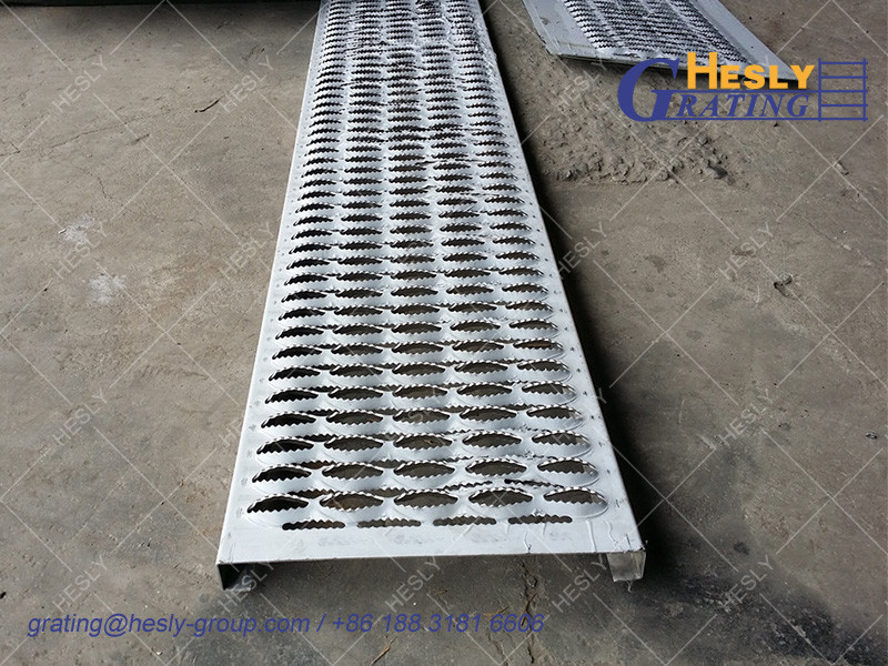 Galvanized Grip Strut Safety Grating, 12gauge thickness, 3" deep channel, 3000mm plank-HeslyGrating, China