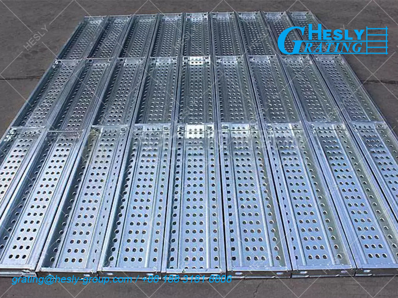 STEEL SCAFFOLD Plank with Hook | 450X2000mm | 1.2mm thickness | 50mm depth | Galvanized | HeslyGrating Factory, China