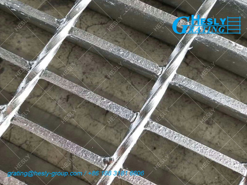 Welded Bar Grating, 32X5mm load bar @ 30mm pitch, 6mm square twisted bar, 1X1m grating panel, 50 micron meters zinc layer, HESLY China Grating factory