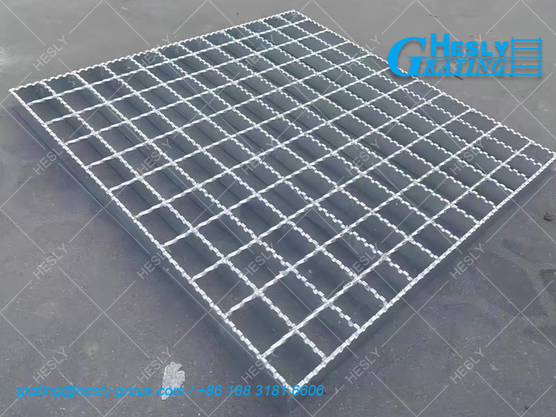Forged Bar Grating, 32X5mm Load Bar, 40mm pitch, 8mm square twisted cross bar, SERRATED surface, 60micron galvanised coating, HESLY CHINA Grating Factory