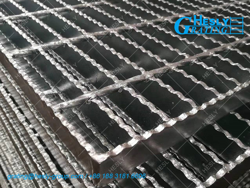 Forged Bar Grating, 32X5mm Load Bar, 40mm pitch, 8mm square twisted cross bar, SERRATED surface, 60micron galvanised coating, HESLY CHINA Grating Factory