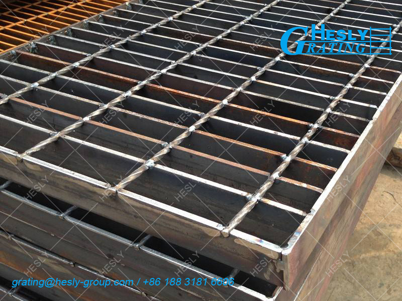20mm pitch close mesh bar grating | heavy duty 100X10mm bearing bar | 80micron zinc layer - HeslyGratings China
