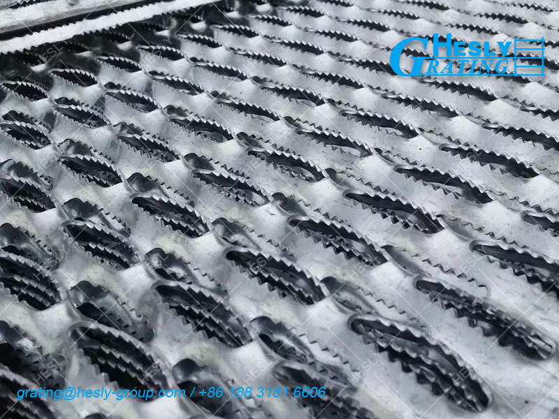 Grip Strut Safety Grating Plank | Diamond Shark Mouth Perforated Hole | Anti-skidding Stairs | HeslyGrating-China
