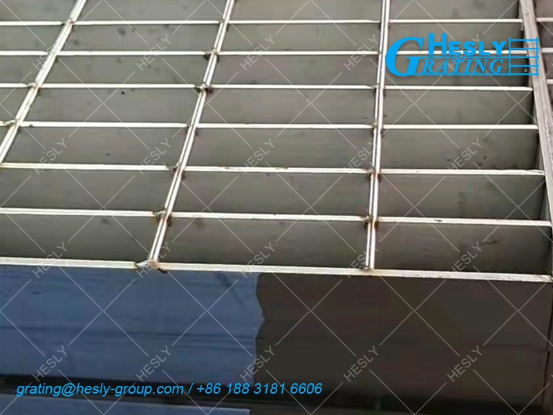 AISI304 Stainless Steel Grating | Polish Finished | 30x5mm load bar | 30mm pitch - HeslyGrating, CHINA