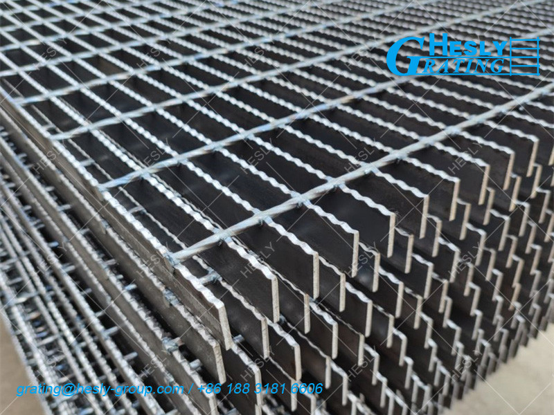 Serrated Bar Grating | Punched Serration Anti Skidding Surface | 32X5mm Load Bar | 30X100mm hole | China Factory Sales