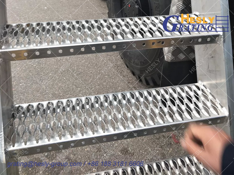 300mm width Stainless Steel Antiskid Safety Grating Walkway | China Safety Grating Factory