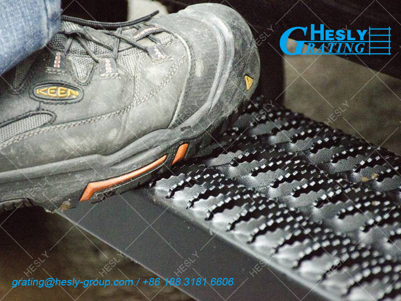 Grip Strut Safety Grating -Diamond Plank, 2.0mm thickness, 50mm height, 300X3000mm plank-HeslyGrating, China