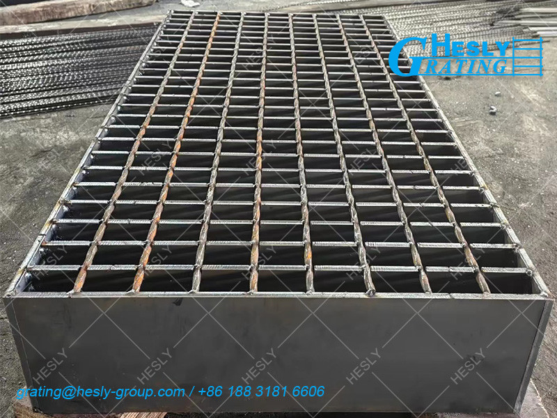 Heavy Duty Steel Bar Grating, 50X5mm load bar, 30mm bar spacing, 8mm twisted bar, Hot dipped galvanised, China Hesly