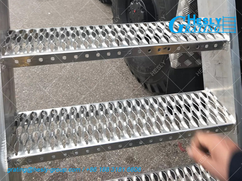 Non-Slip Safety Grip Grating Plank, Shark Mouth Grating walkway, Grey powder coated, China Grating Factory sales