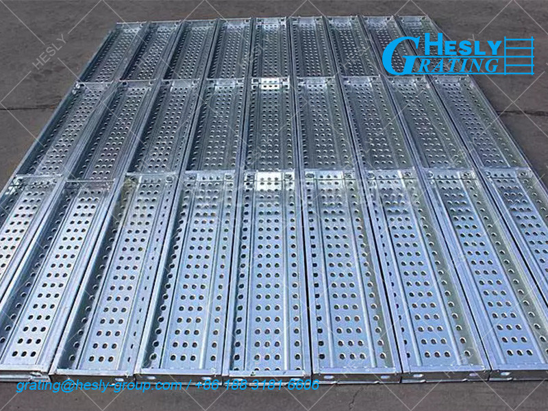 STEEL SCAFFOLD Plank with Hook | 450X2000mm | 1.2mm thickness | 50mm depth | Galvanized | HeslyGrating Factory, China