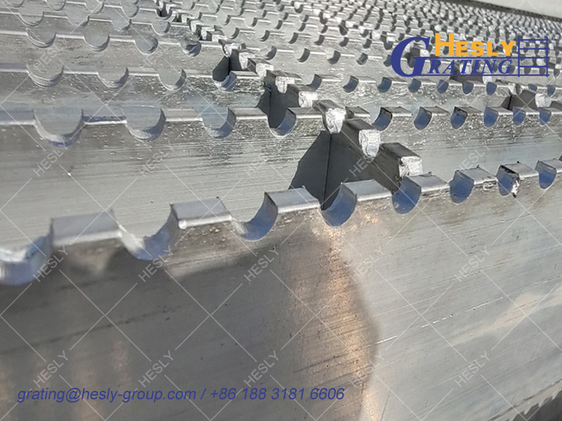 6061 Aluminium Alloy Pressure Locked Bar Grating, 30X5mm SerrateLoad bar, 30X30mm Hole, HeslyGrating-China Factory sales