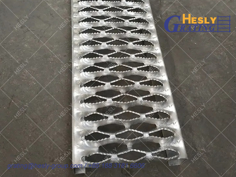 2.5mm Grip Strut Safety Grating Plank, 30mm height, 350mm width, 3000mm width, Hot Dipped Galvanised Coating, Chinese Grating supplier