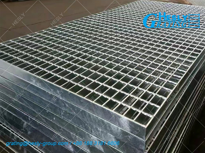 Welded Bar Grating, 32X5mm load bar @ 30mm pitch, 6mm square twisted bar, 1X1m grating panel, 50 micron meters zinc layer, HESLY China Grating factory
