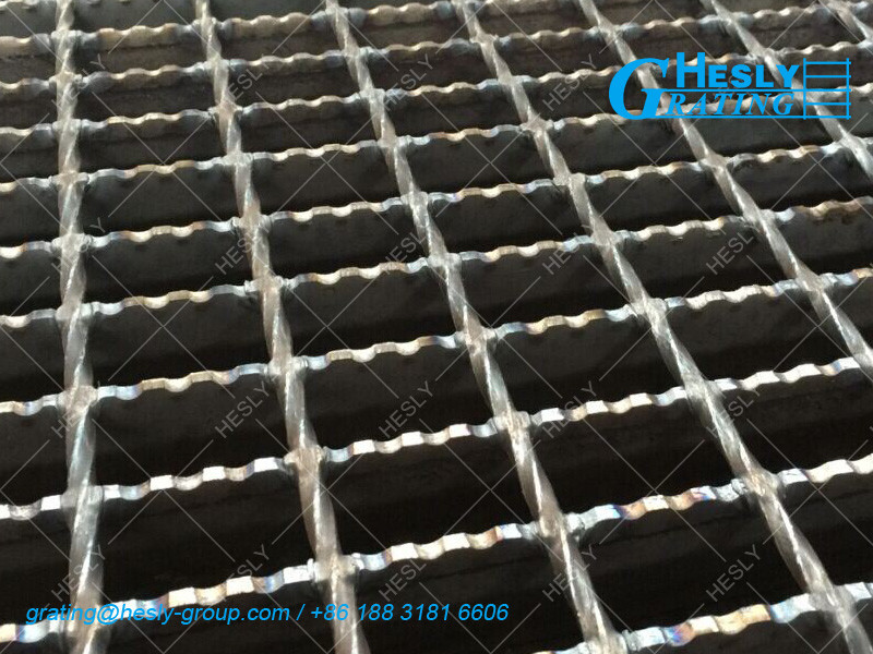 Forged Bar Grating, 32X5mm Load Bar, 40mm pitch, 8mm square twisted cross bar, SERRATED surface, 60micron galvanised coating, HESLY CHINA Grating Factory