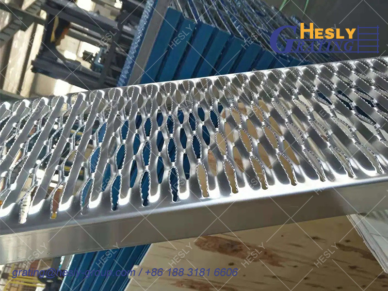 Diamond Grip strut Grating Walkway, Antiskid Surface, 242mm width, Mild Steel Stairs, 500mm length, Hesly China Factory