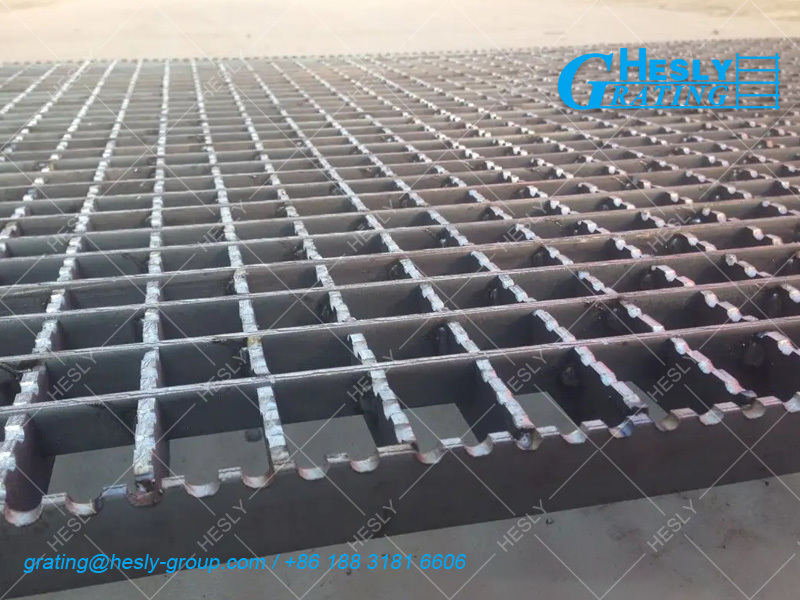 Welded Bar Grating Floor, 32*5mm load bar, High Zinc Layer, Serrated Surface, Chinese Factory sales
